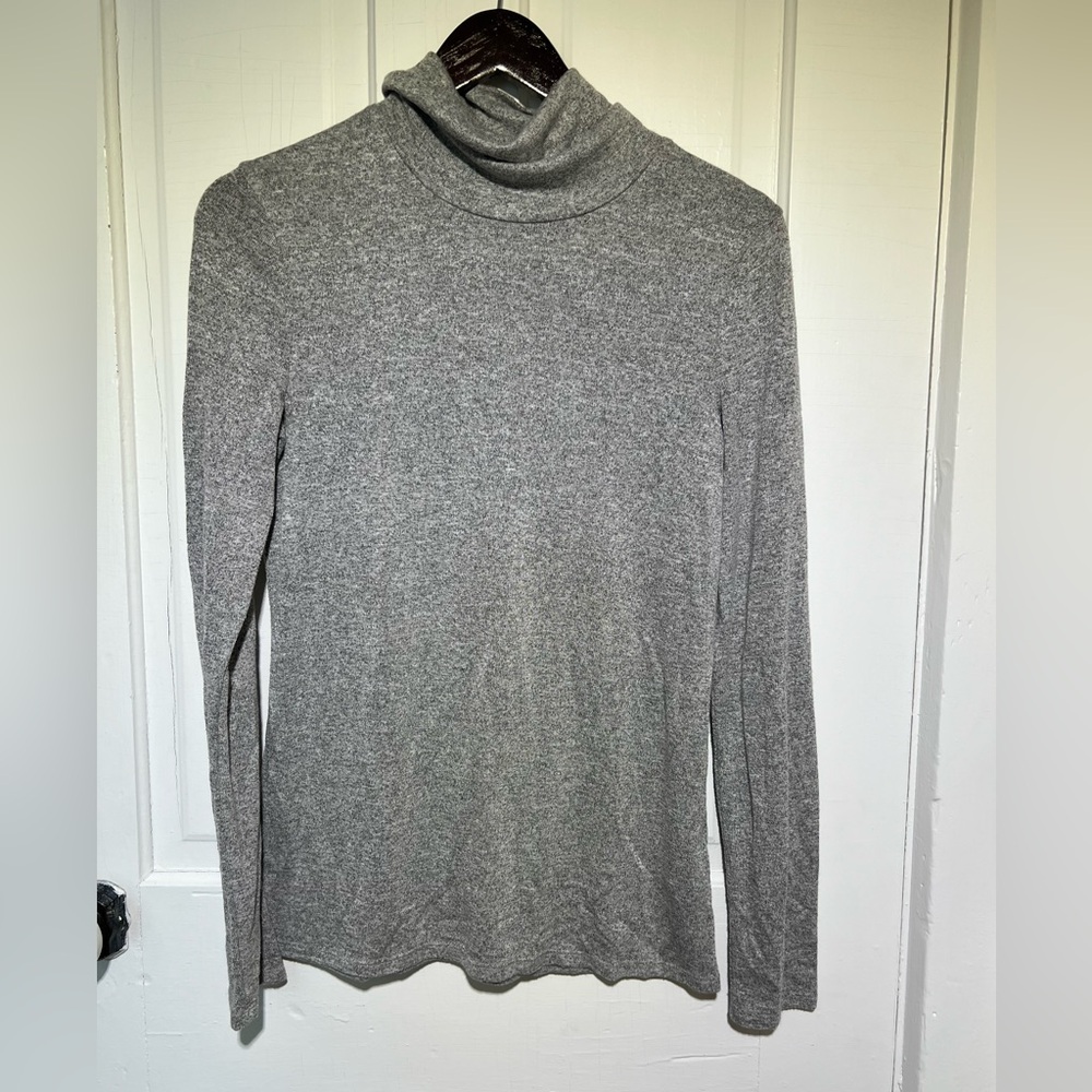 Banana Republic Heather Gray Knit Light Weight Turtleneck Long Sleeve